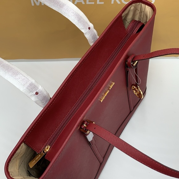 MICHAEL KORS
Jet Set Travel Large Saffiano Leather Tote Shoulder
DARK CHERRY
NWT - Picture 11 of 15